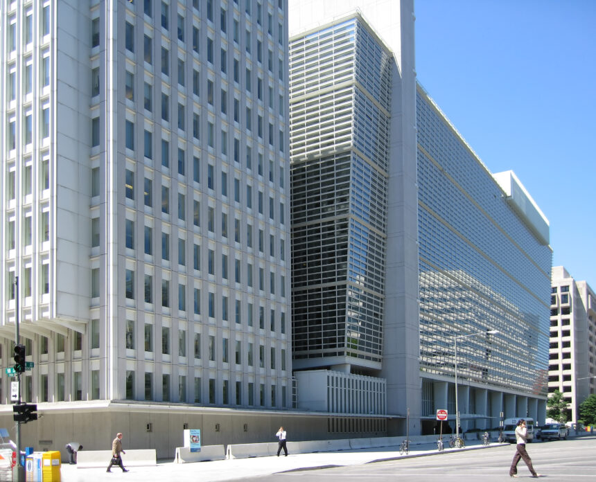 World_Bank_building_at_Washington всемирный банк