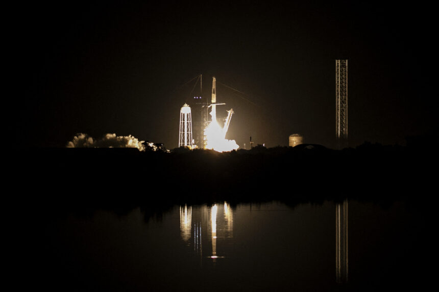 НАСА и SpaceX отправили четырех астронавтов на Международную космическую станцию