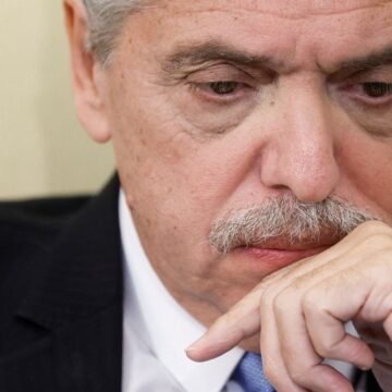 Альберто Фернандес предстал перед судом по иску, инициированному судьей Бруглия Альберто Фернандес