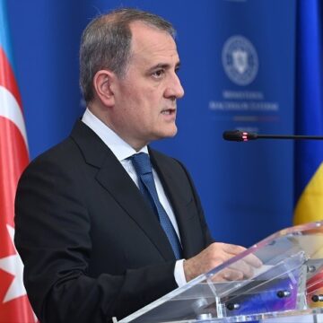 Баку вновь обращается к Еревану
