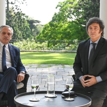 Альберто Фернандес встретился с избранным президентом Хавьером Милеем в резиденции Оливос