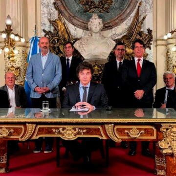 ДНУ вступило в силу, суды не согласились приостановить его действие