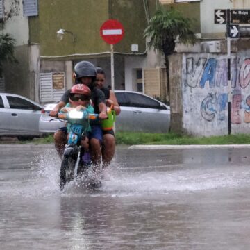 328 человек остаются эвакуированными из-за ливней и наводнений в Корриентесе