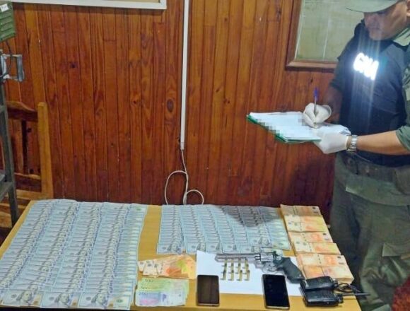 Операция «Ла Гира»: жандармерия арестовала двух контробандистов с оружием и тысячами долларов наличными