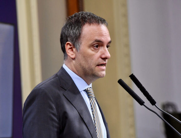 Адорни: скачок доллара — это «бесплатный образец» того, «куда мы идем», если закон не будет одобрен