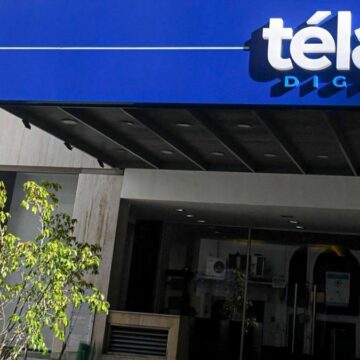 Правительство вмешалось в работу государственных СМИ и портала Educ.Ar на один год