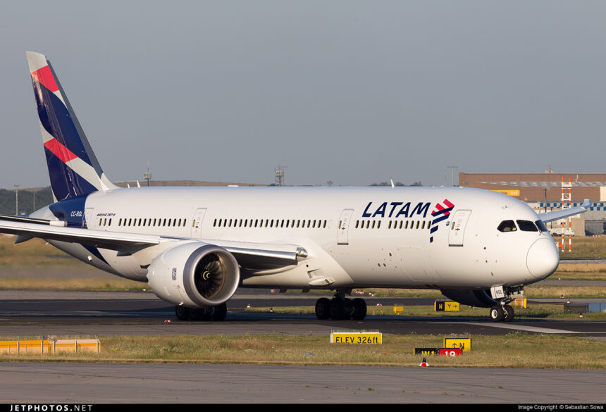 LATAM 787 Dreamliner LATAM 787 Dreamliner
