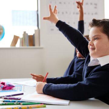 Правительство выпустило ваучеры для учеников из семей, которые не могут позволить себе оплачивать обучение в частных школах