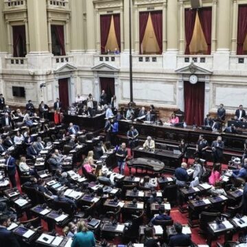 Достигли договоренности о 30-процентном увеличении пособий сенаторов и депутатов