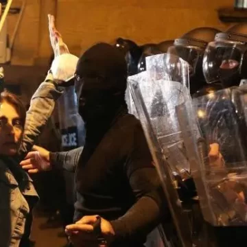 В Тбилиси снова протестовали против закона об «иноагентах» В Тбилиси снова протестовали против закона об «иноагентах»