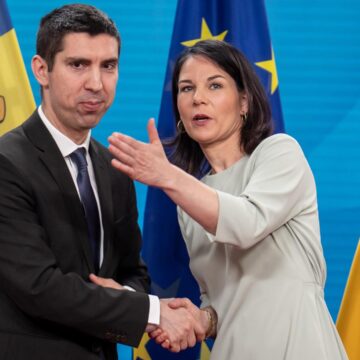 Михай Попшой и Анналена Бербок на встрече в Берлине