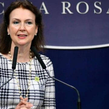 Диана Мондино прийдет в Сенат, чтобы разъяснить конфликт Хавьера Милея с Педро Санчесом