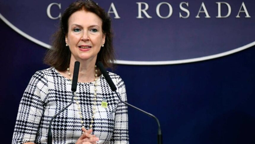 Диана Мондино прийдет в Сенат, чтобы разъяснить конфликт Хавьера Милея с Педро Санчесом