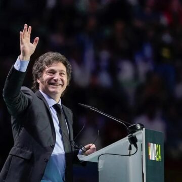 Сегодня Хавьер Милей празднует 55-летие перед закрытием избирательной кампании