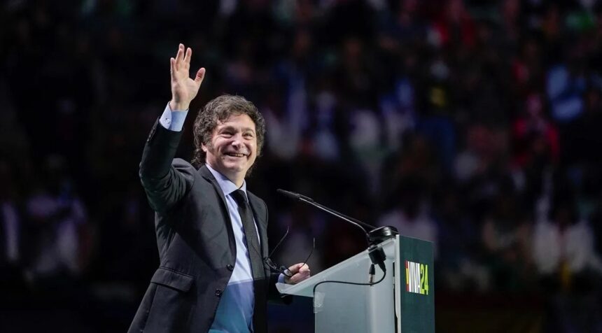 Милей назвал Санчеса «трусом» и обвинил его в том, что он прячется «под женскими юбками»