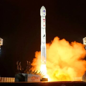 satélite espía Malligyong el 21 de noviembre de 2023 foto: KCNA vía REUTERS Режим Ким Чен Ына запустил «неопознанный летательный аппарат» который взорвался