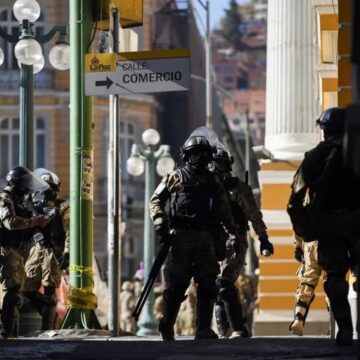 Луис Арсе осудил готовящийся военный переворот в Боливии: «Демократия должна быть уважаема»