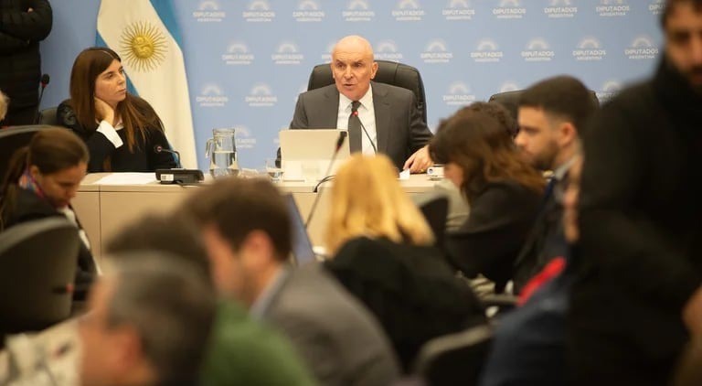 José Luis Espert Foto: Jaime Olivos Правительство приняло фискальный пакет и находится на пути к восстановлению подоходного налога и налога на имущество физических лиц
