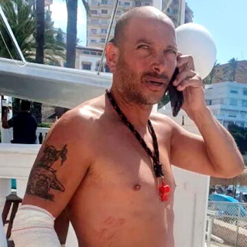 В детстве он чуть не утонул, стал спасателем и спас троих детей на Майорке: история аргентинского героя-спасателя в Испании