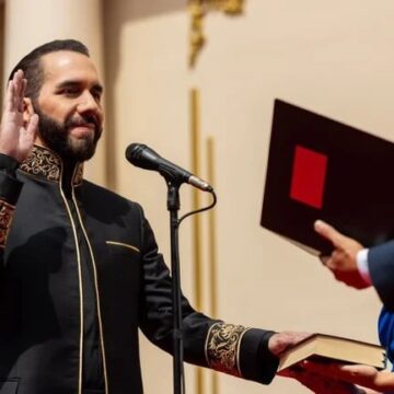 Букеле, политик и бизнесмен, укрепивший свое лидерство в Сальвадоре жесткой борьбой против банд
