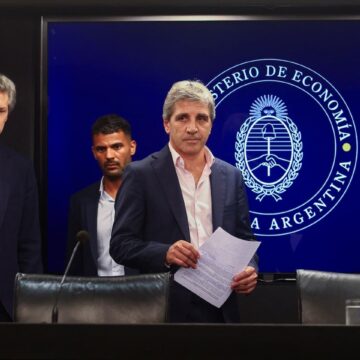 foto REUTERS-Matias Baglietto Центральный банк ограничивает покупку долларов, и открываются новые вопросы о выходе из валютного замка