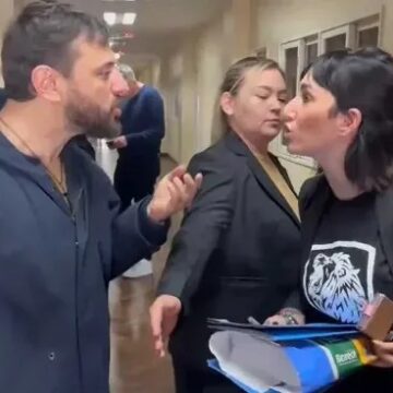 Резкая перепалка между Хуаном Грабуа и вторым помощником Сандры Петтовелло на слушаниях по распределению продуктов питания