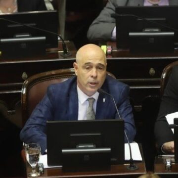 Сессия Сената по Закону Основы началась