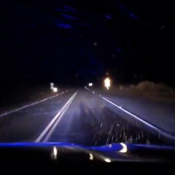 Снег на дороге Camino de las Altas Cumbres в Кордове, маршрут полностью перекрыт