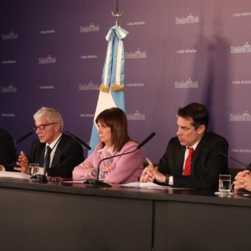 министры Patricia Bullrich и Mariano Cúneo Libarona (фото архив) Правительство представило законопроект о заочном суде по тяжким преступлениям