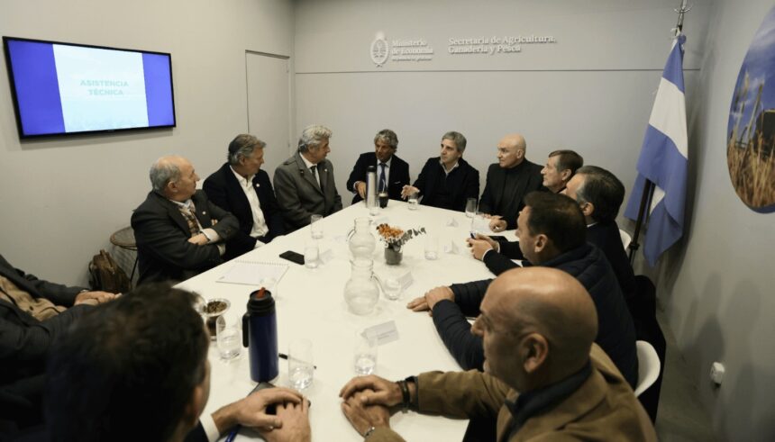 Луис Капуто вынес на Mesa de Enlace условия снижения отчислений с полей