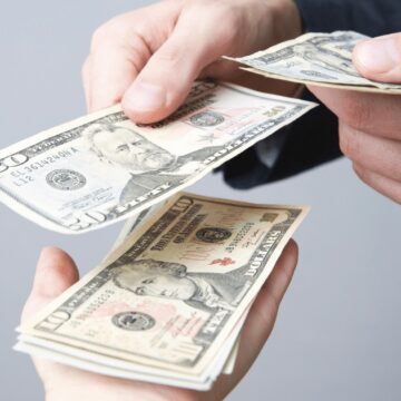 Аргентина начинает выплаты по долговым обязательствам: 2,6 миллиарда долларов США будут выплачены во вторник