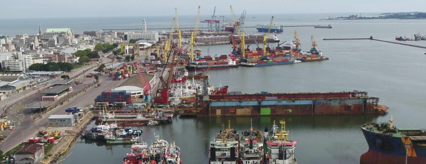 Порт Монтевидео достиг нового рекорда, продолжая дноуглубительные работы до 14 метров