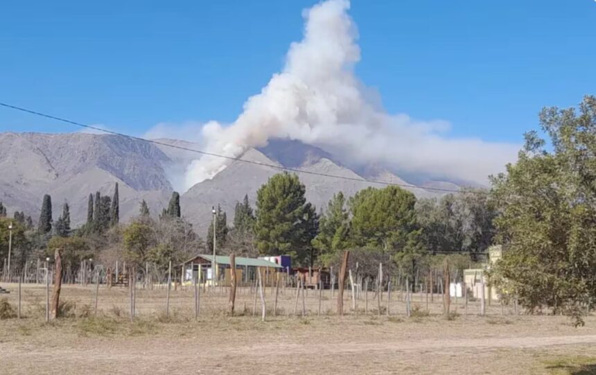 Максимальная тревога из-за пожаров в горах Кордовы: пожарные работают в этом районе уже два дня