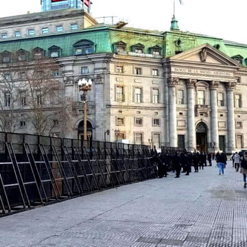 Пласа-де-Майо огорожена в рамках подготовки к шествию Сан-Кайетано