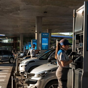 Foto: YPF Правительство обязало станции техобслуживания сообщать на автозаправках, взимают ли они муниципальный налог