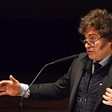 Милей ответил Кристине Киршнер: «Вы мало что понимаете в экономике»