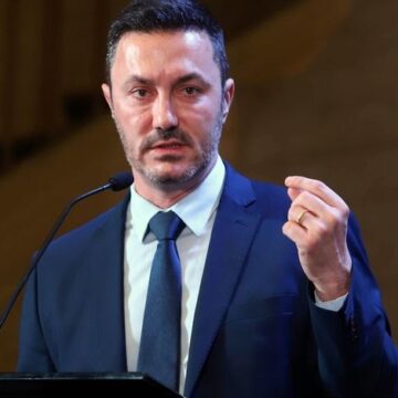 Петри заявил, что сотрудник назваший Мальвинские острова «Фолклендами», будет уволен