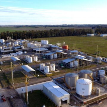 Инвестируют 200 миллионов в строительство первого завода по производству топлива для самолетов