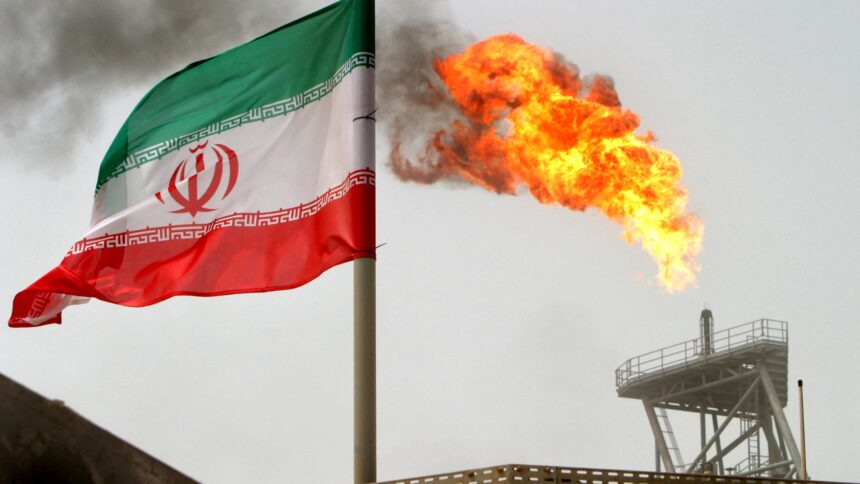 Израиль может нанести удар по нефтяной инфраструктуре Ирана Израиль может нанести удар по нефтяной инфраструктуре Ирана