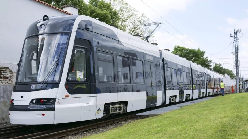 Самый длинный трамвай в мире выпускают в Чехии Самый длинный трамвай в мире выпускают в Чехии