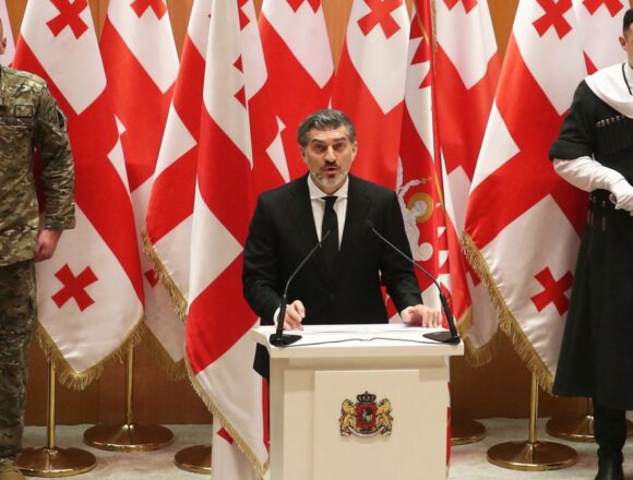 Новый президент Грузии вступил в должность на фоне демонстраций в поддержку вступления в ЕС