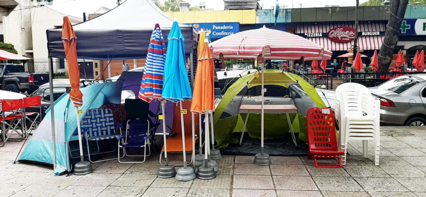 Зонтики, ракетки и техо: сколько стоят пляжные игры и товары в Пинамар