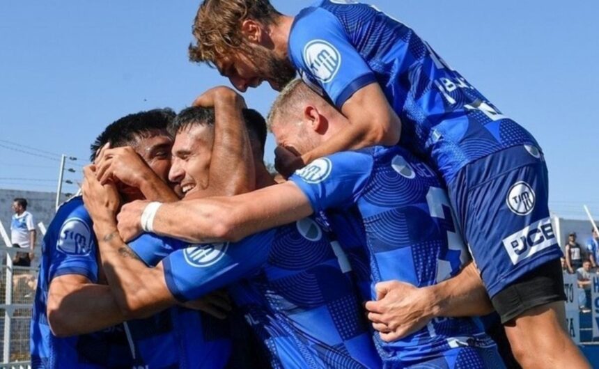 Массовый поход болельщиков из Монте-Маис на матч Copa Argentina: Аргентино де Монте-Маис против Бока Хуниорс