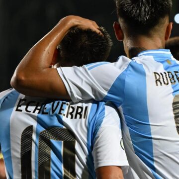 Echeverri y Ruberto Foto @Argentina Чемпионат Южной Америки: Аргентина Sub-20 разгромила Бразилию со счетом 6:0