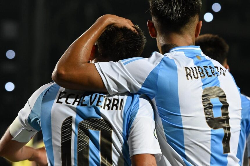 Echeverri y Ruberto Foto @Argentina Чемпионат Южной Америки: Аргентина Sub-20 разгромила Бразилию со счетом 6:0
