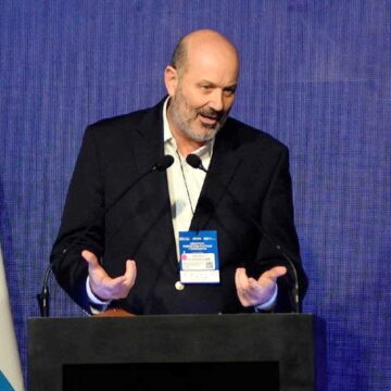 Правительство продлит контракты 40 000 государственных служащих, но только на три месяца