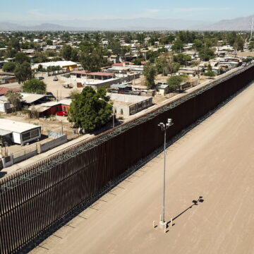 граница США CBP Photography Трамп приостановил въезд мигрантов сразу после инаугурации