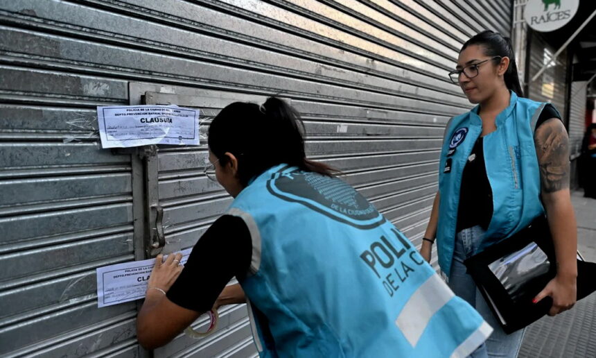 Foto Agencia Noticias Argentinas - Ciudadde tv Операция по борьбе с уличными торговцами в районе Flores: 500 полицейских и 49 рейдов
