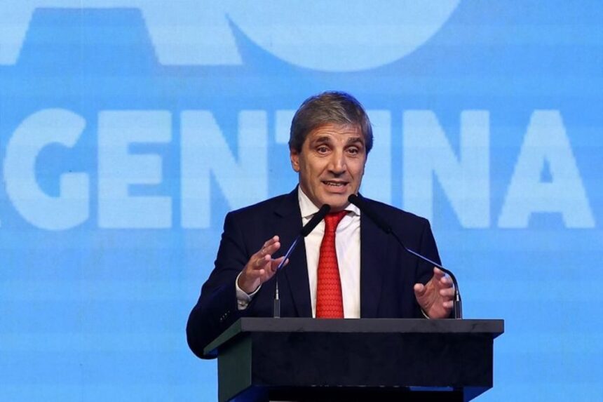 Luis Caputo foto: REUTERS -Agustin Marcarian Инфляция ниже 2% и стабильный доллар: Цели экономической команды Аргентины на февраль