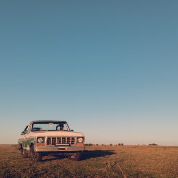 Продажи автомобилей значительно выросли в начале 2025 года: пикапы лидируют